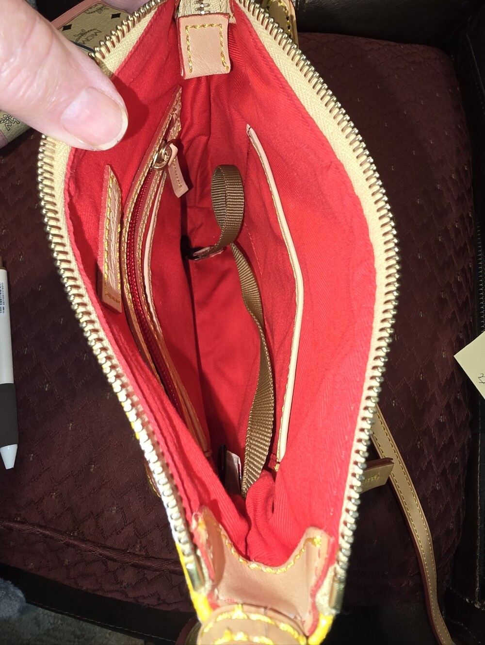 Dooney & Bourke EUC Yellow & White  Chevron Crossbody Bag with Tan Leather Trim - Picture 6 of 6